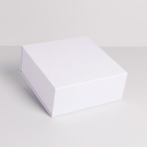mıknatıslı beyaz mukavva kutu 20cm-20cm-8cm
