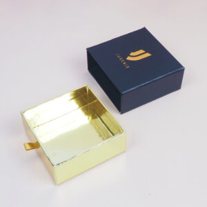 premium jewelry box with metallized paper4